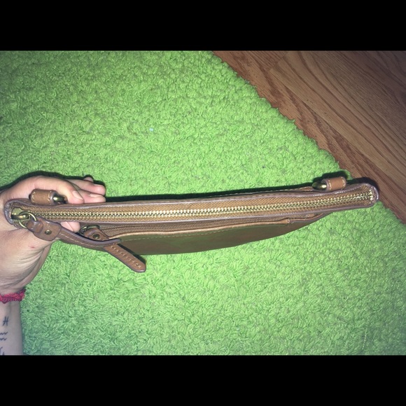 Clearance 🛍 Brown fossil crossbody. - Picture 3 of 7